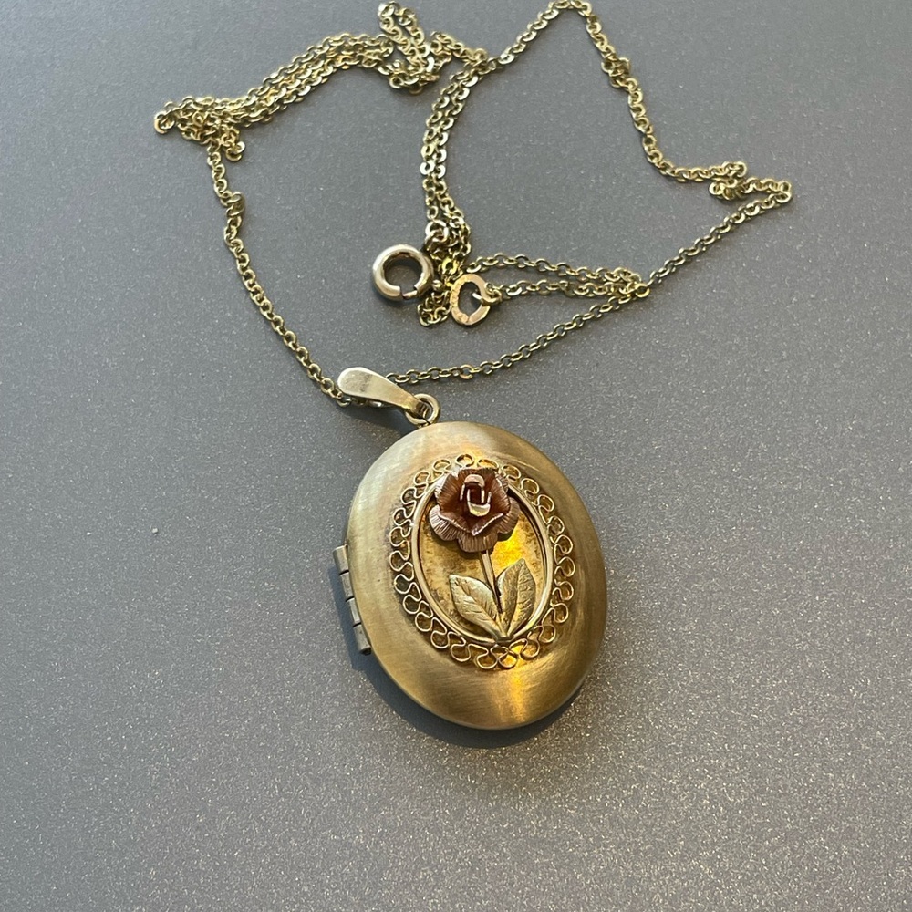 Krementz Gold Filled Locket and chain.